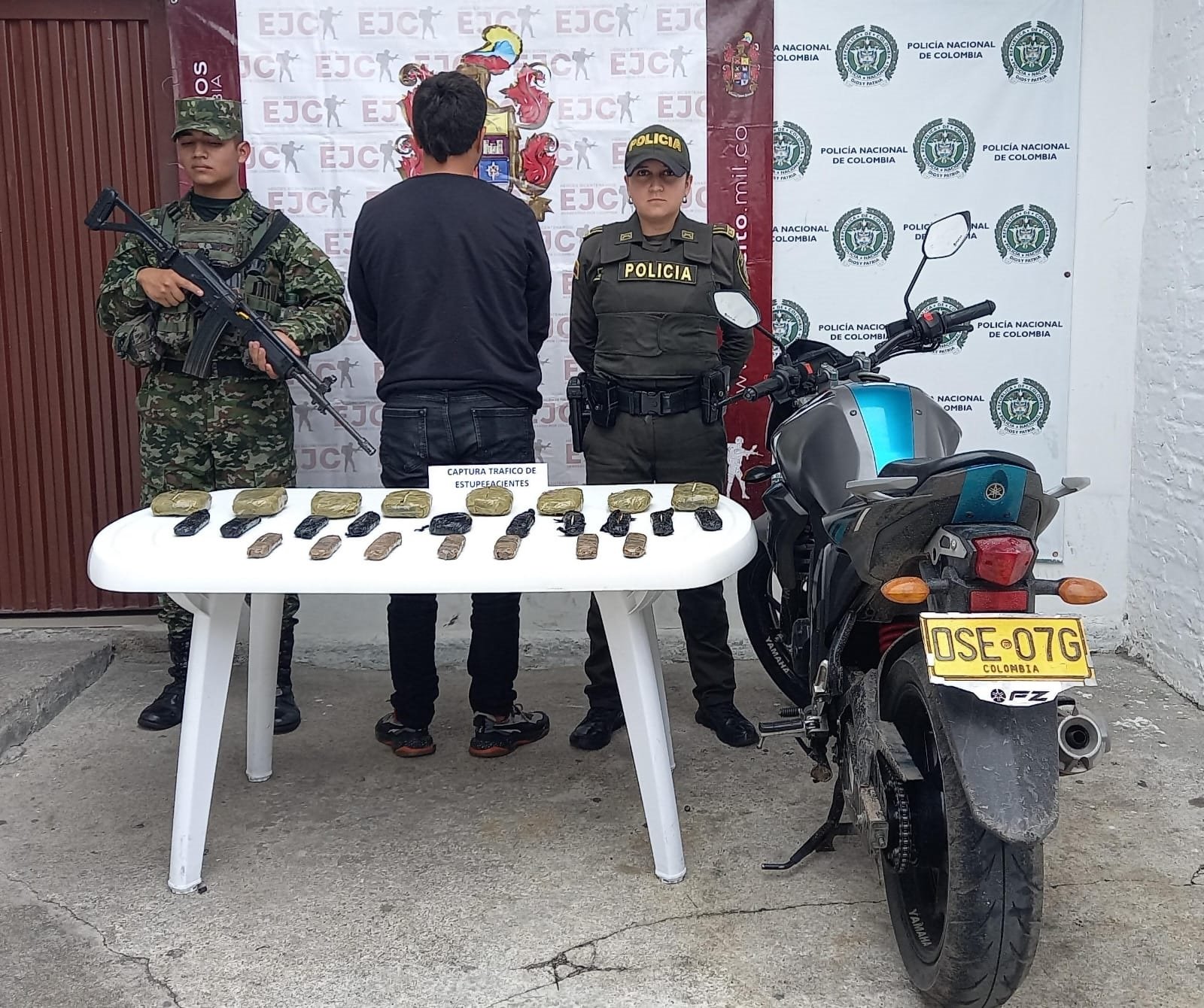 Capturan a hombre con 4.6 kilos de cocaína en vía Florencia-Neiva