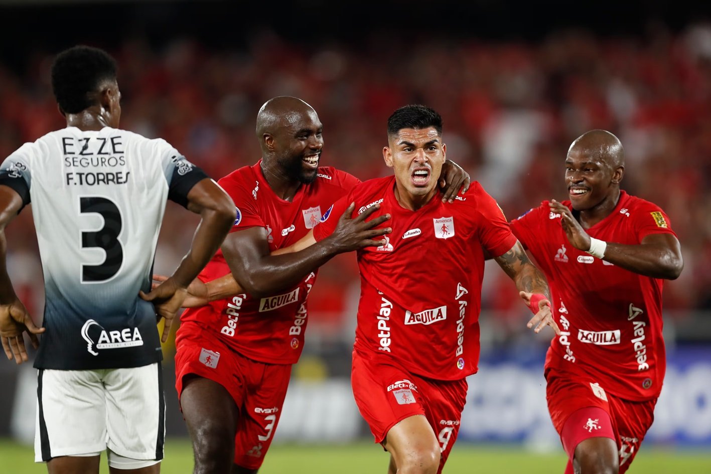 América de Cali deja escapar la victoria en casa ante Corinthians