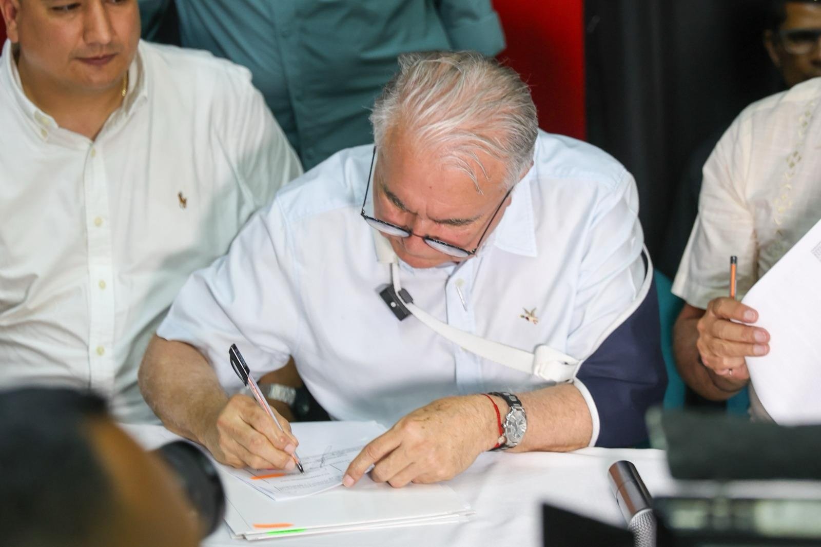 Histórico convenio con DPS para pavimentación de vías rurales y urbanas en el Huila