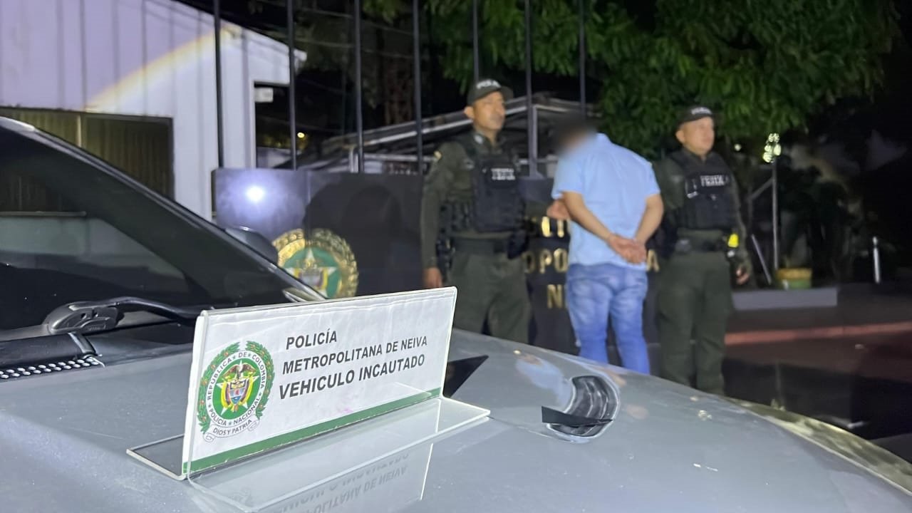 Policía en Neiva captura a sujeto con vehículo de identificación alterada
