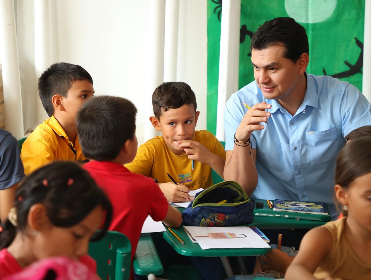 Alcalde Germán Casagua impulsa el arte con formación gratuita para mil niños y jóvenes en Neiva